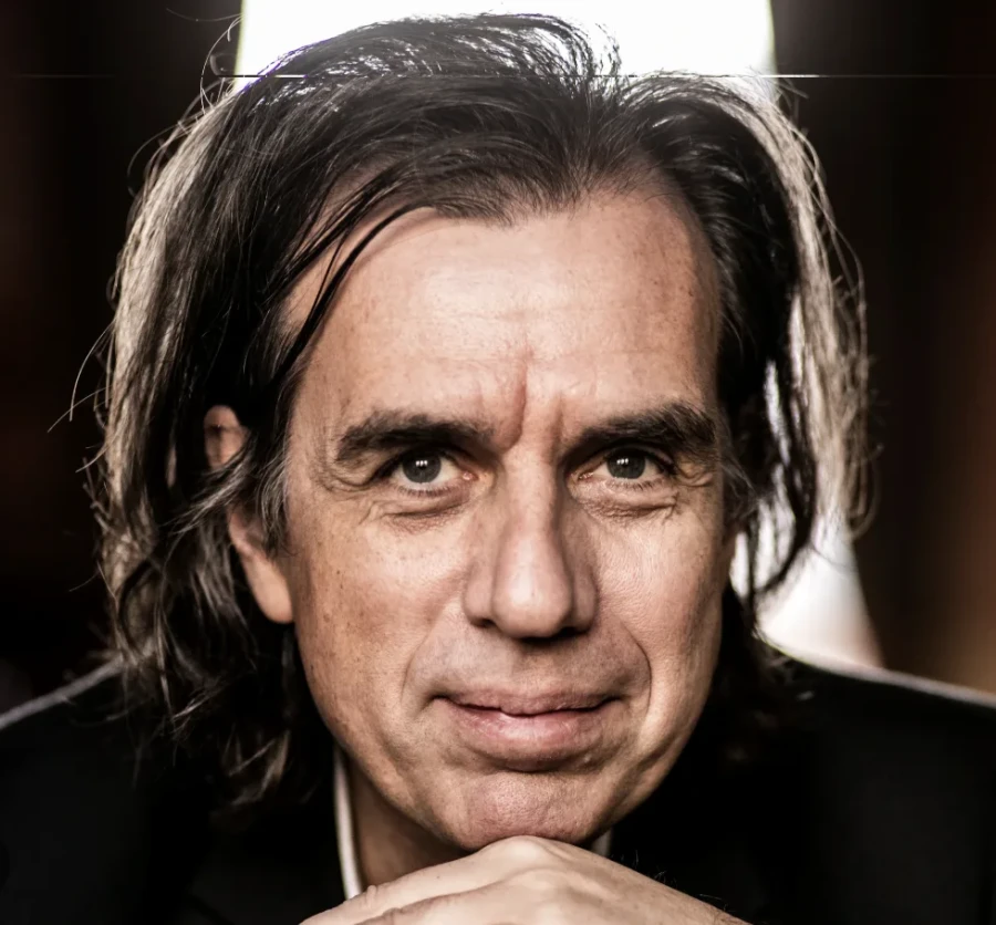 Meet de jury. De jury wordt aan de tand gevoeld door Vincenzo de Jonghe